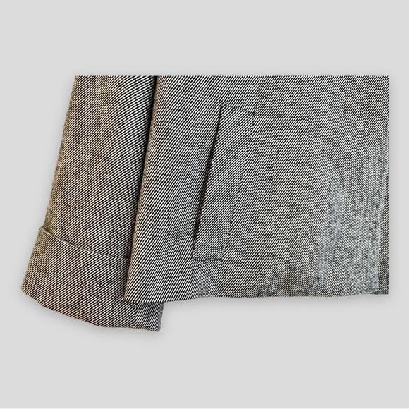 TALBOTS, NWOT, GREY TWEED, SHORT, SWING COAT. FULLY LINED. SIZE 12P. - Picture 3 of 7